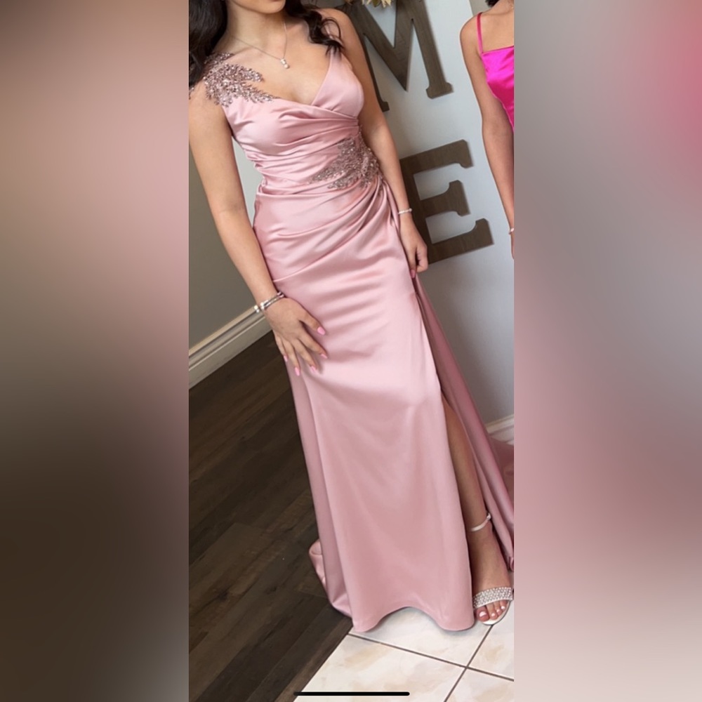 Pink dress - Picture 2 of 8